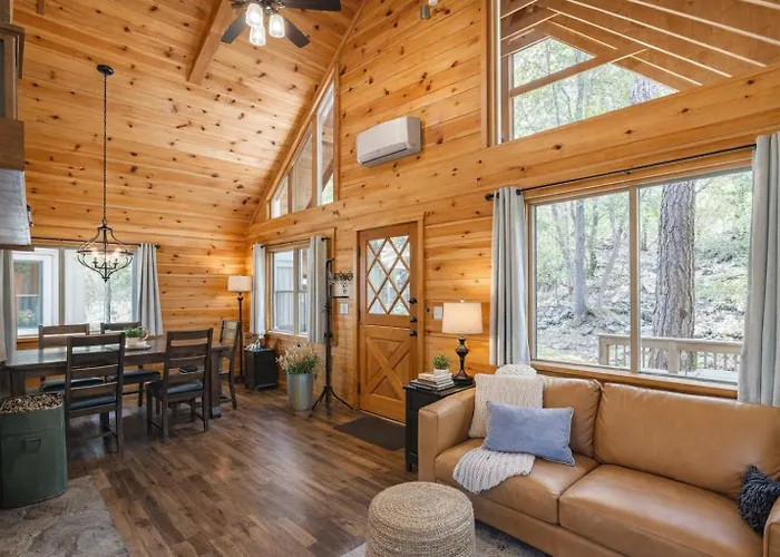 Cozy Chalet Munds Park