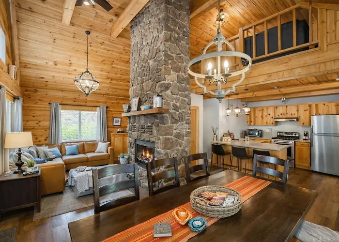 Cozy Chalet Munds Park